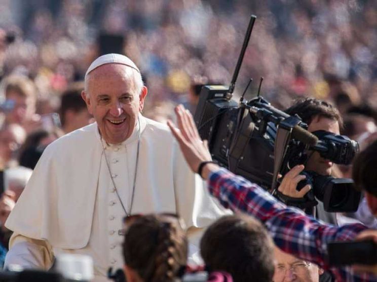 Papa Francesco: lotteria di beneficenza per i profughi