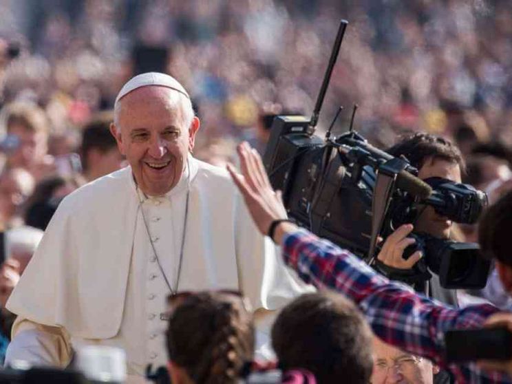 Papa Francesco: lotteria di beneficenza per i profughi