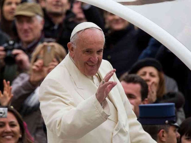 Il Papa: «La mia Bibbia? Vecchia ma amata»