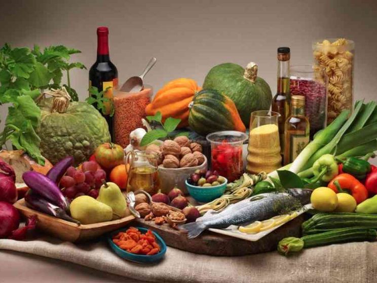 Così la dieta mediterranea rende felici e allunga la vita
