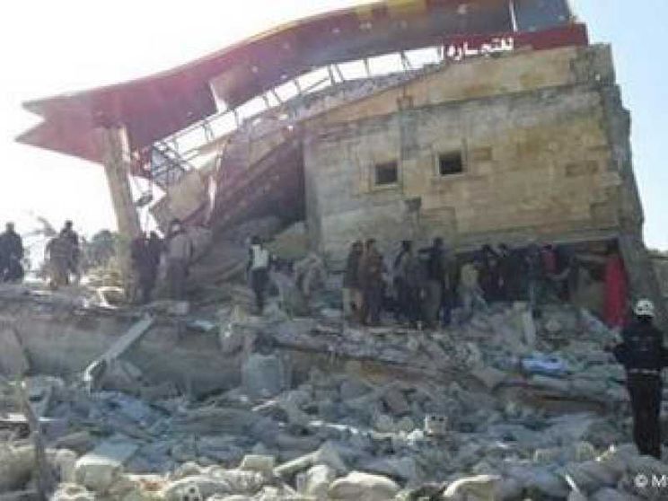 Bombe su ospedali e scuole, 50 morti