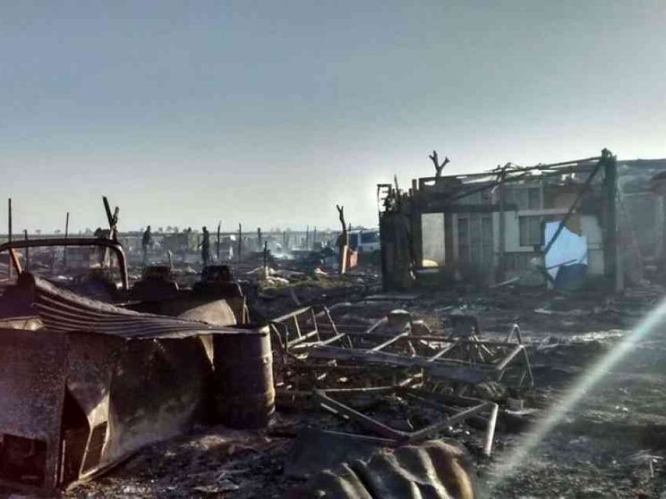 Rignano, bruciato il ghetto dei migranti