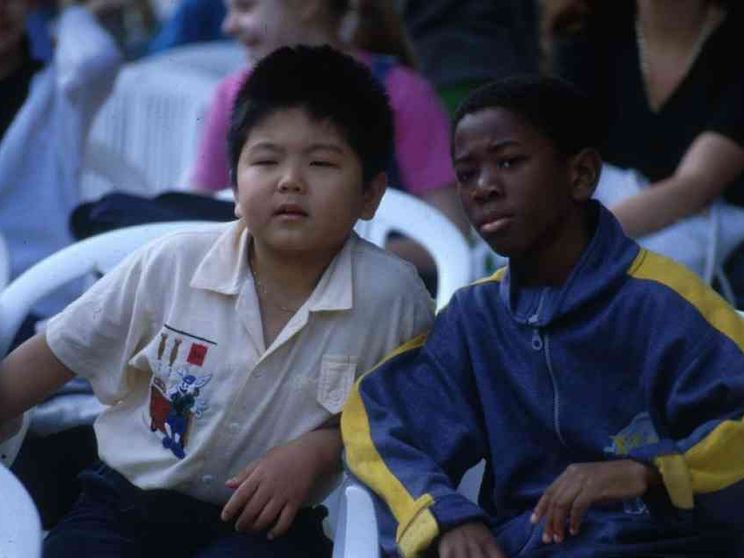 Non tutti gli orfani interessano a media e politica