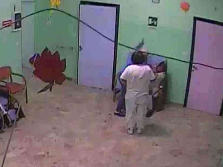 «Anziani maltrattati. Fastidio per la fragilità»