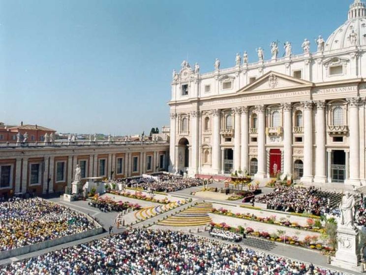 Presto due nuovi santi: una mistica e un vescovo