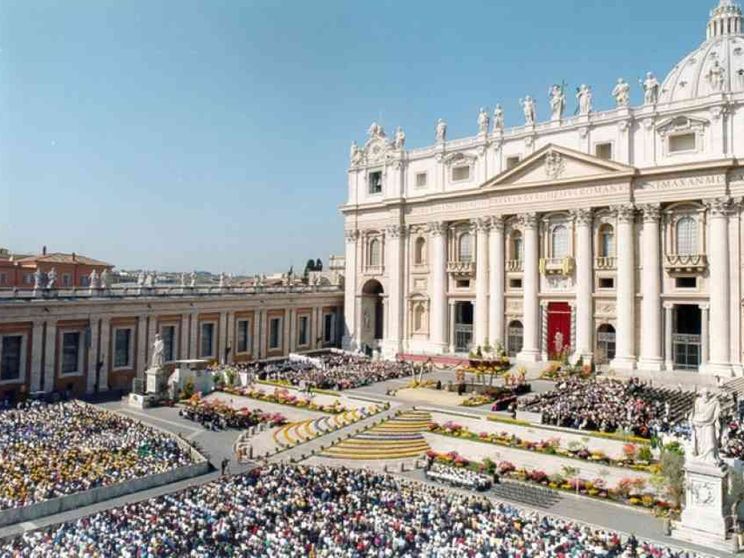 Presto due nuovi santi: una mistica e un vescovo