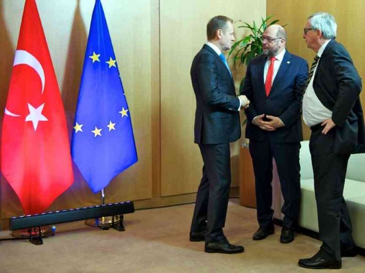 Migranti, la Turchia chiede altri 3 miliardi