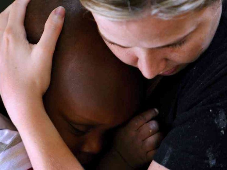 Adozioni: riforma per il bene dei bimbi