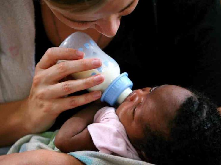 Adozioni, gli enti: «Il governo deve ascoltarci»