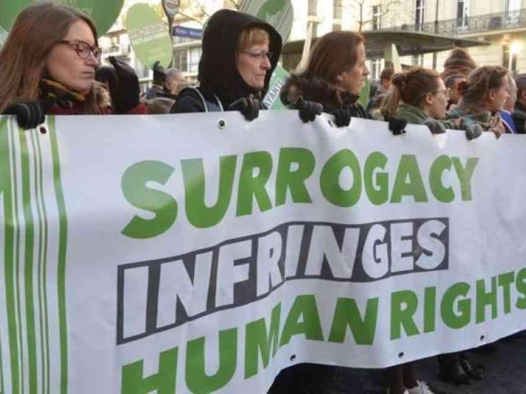 Utero in affitto, no del Consiglio d'Europa