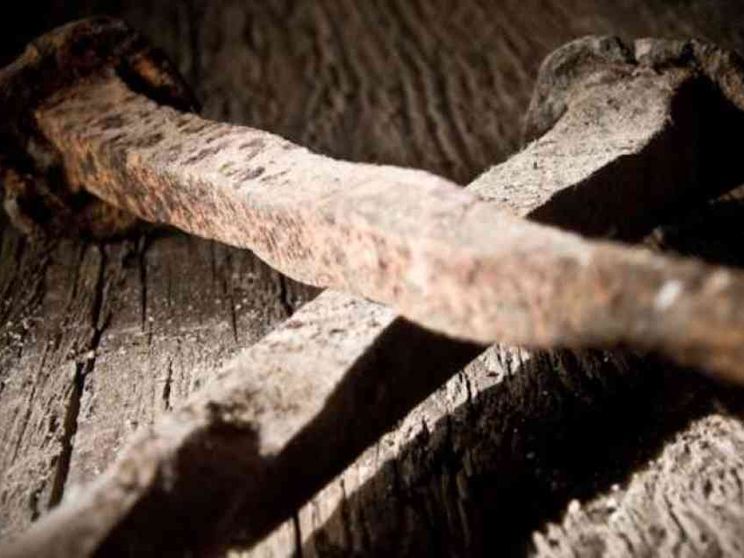 Il dialogo tra il fabbro e Maria E il ruolo della “Santa Croce”