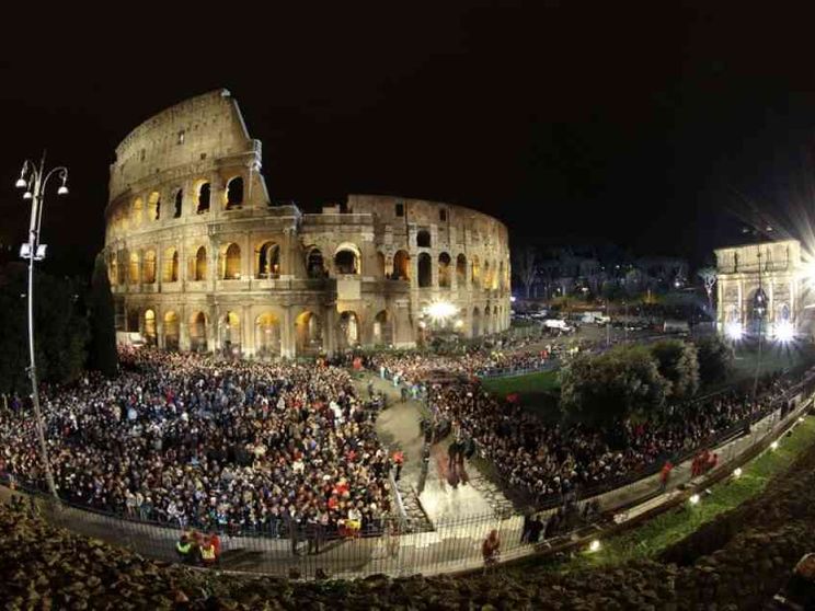 Colosseo, ecco chi porterà la Croce  