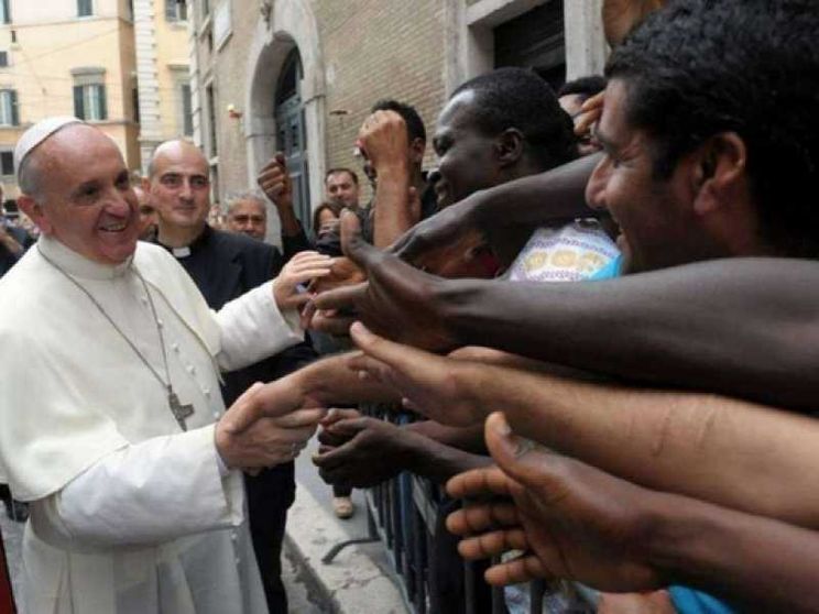 «Il Papa tra i profughi, contatti in corso»