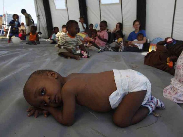 Adozioni internazionali, dietro la paralisi l'apertura alla stepchild?