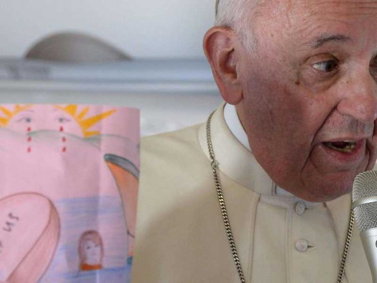 Papa Francesco a Lesbo / Il ritorno «Chiudere le frontiere non risolve niente»