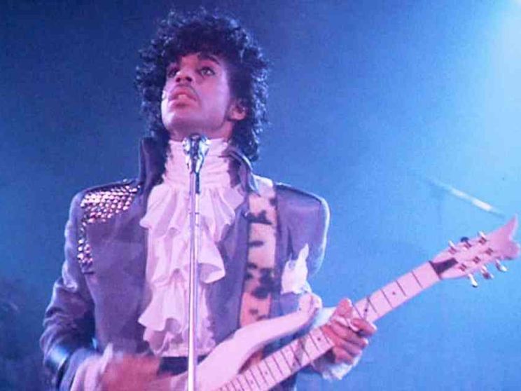 Addio Prince, lacrime di porpora