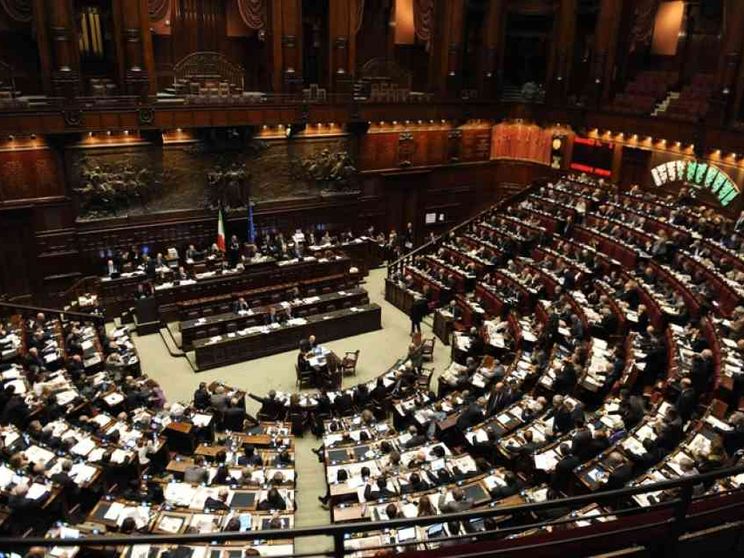 Utero in affitto, la mossa dei centristi