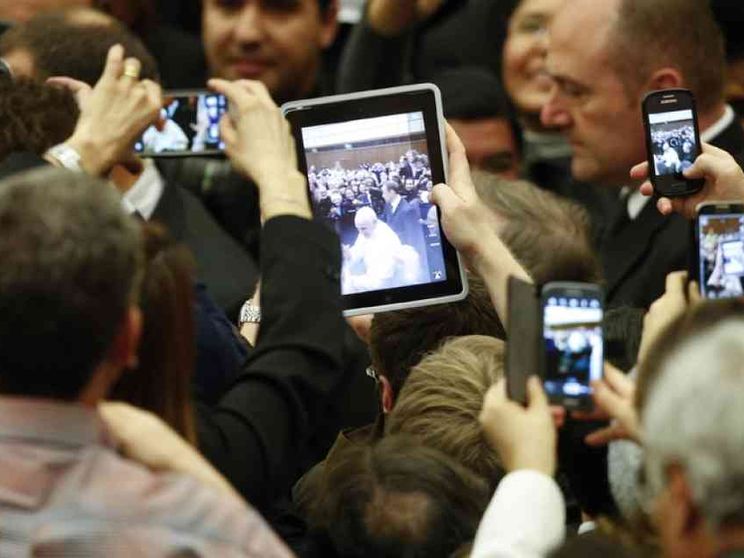 Farsi prossimo anche sulla Rete