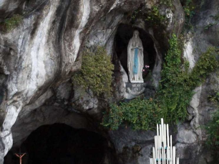 Lourdes, «Nata sorda ora mia figlia ci sente»