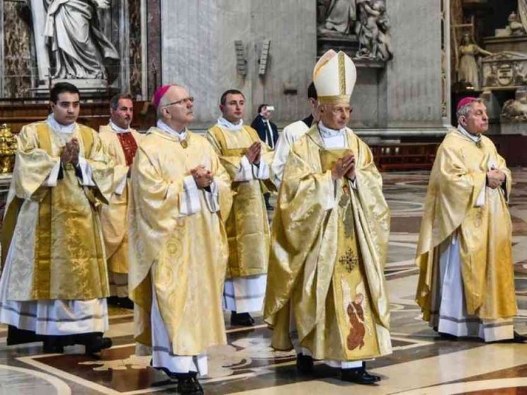 Bagnasco: vescovi siano vicini alla gente