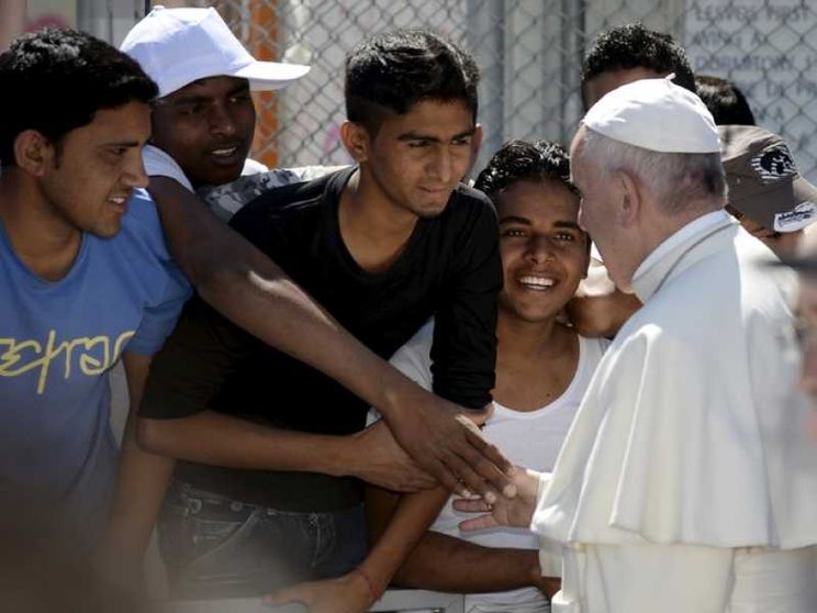 Il Papa: «Porre fine al traffico umano»