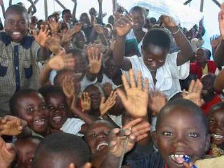 Adozioni. Boschi ai genitori: abbraccerete i bimbi