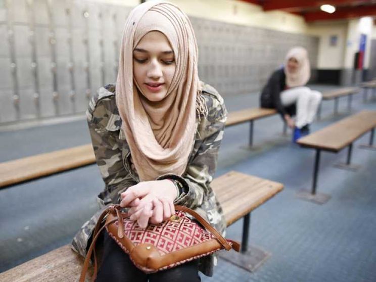 Svizzera: gli islamici stringano la mano a scuola