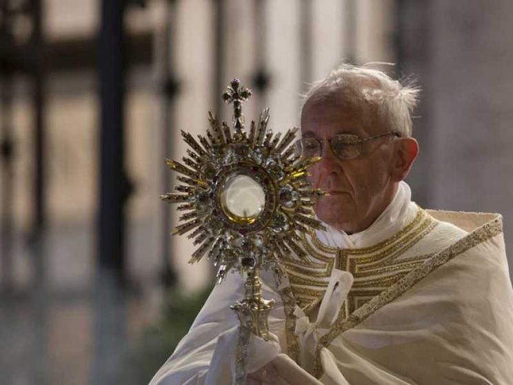 Corpus Domini. Il Papa: «Spezzarci per gli altri»