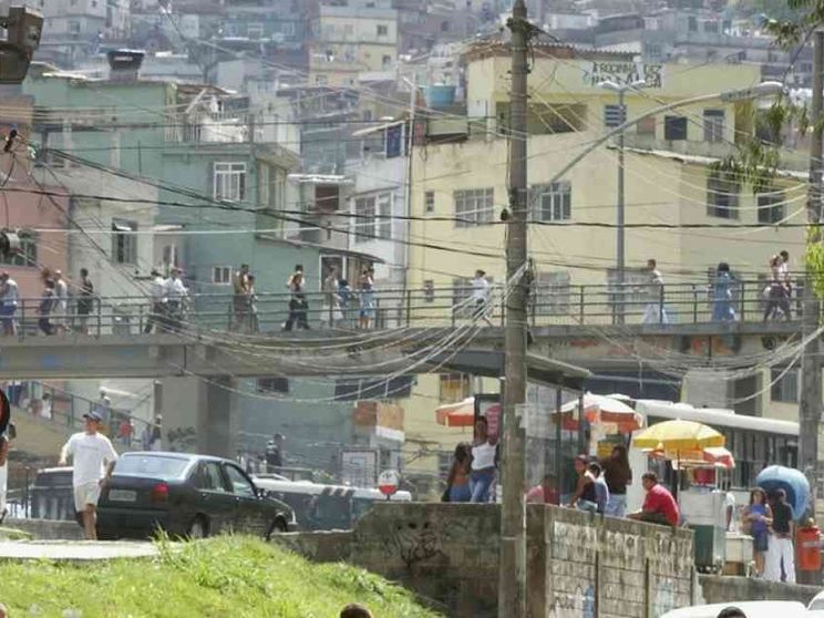 Orrore a Rio: lo stupro finisce sui social