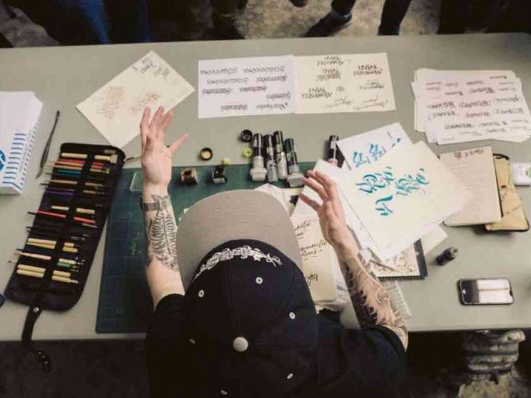 Calligrafia: il pennino corre sul web