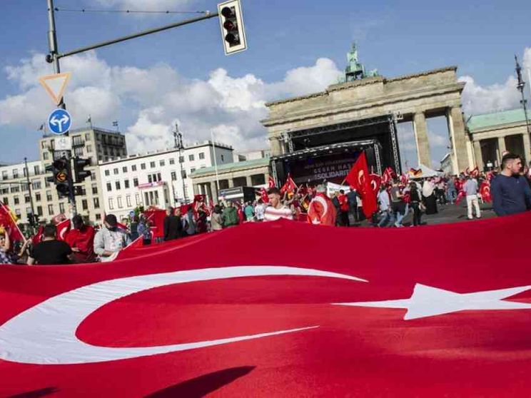 Armeni, «genocidio». Ankara s'infuria con Berlino