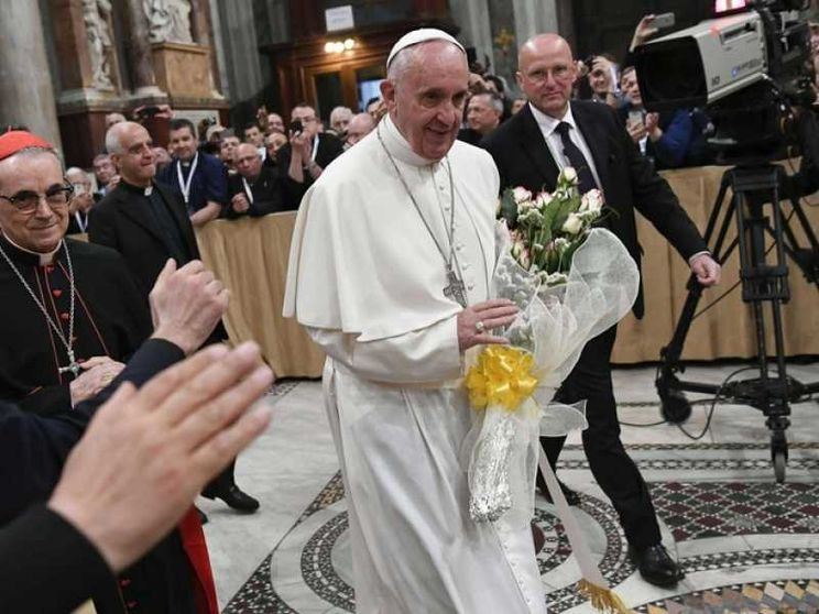 La misericordia, il peccato, i preti: quell'«eccesso di Dio»