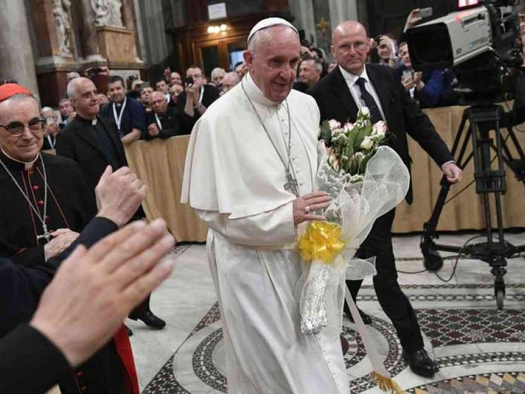 La misericordia, il peccato, i preti: quell'«eccesso di Dio»