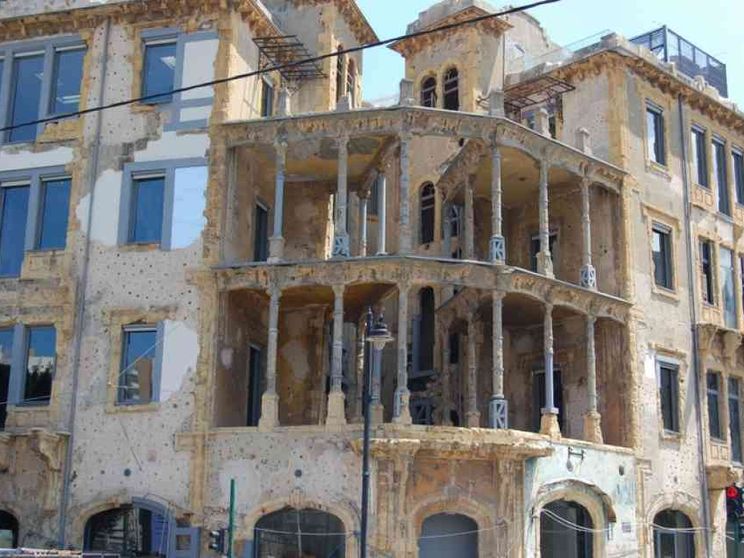 Beirut, le cicatrici e i vuoti postmoderni