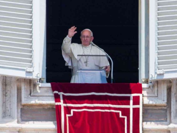 Il Papa: «Dio converta i violenti accecati dall'odio»