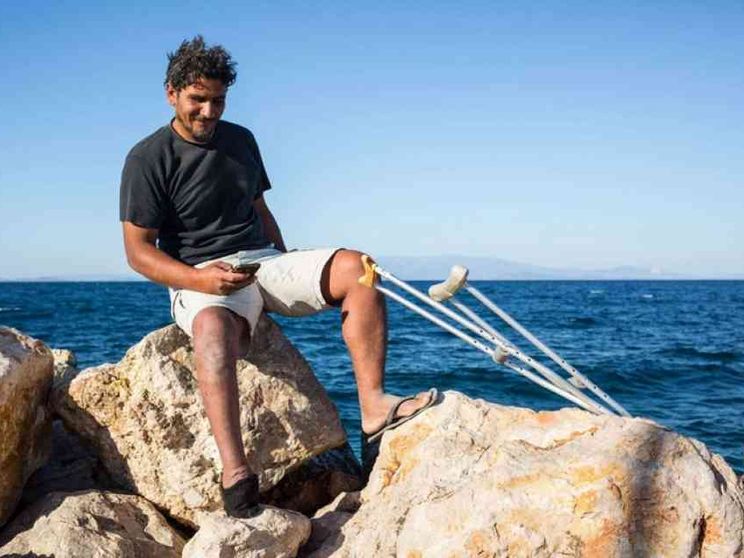 Amir, che ha sfidato l'Europa a nuoto