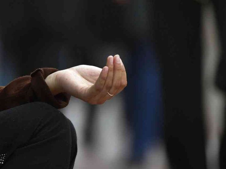 Come mendicanti bussando alle porte di Dio