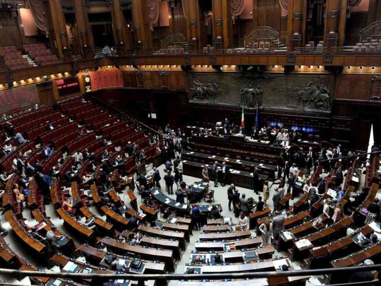 Ddl povertà, sì al reddito di inclusione