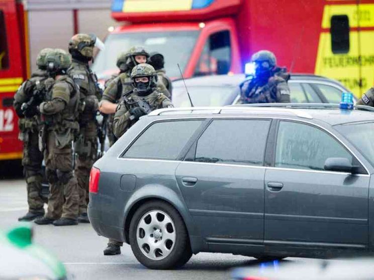 Terroristi sparano a Monaco di Baviera Nove morti, tra cui forse un assalitore