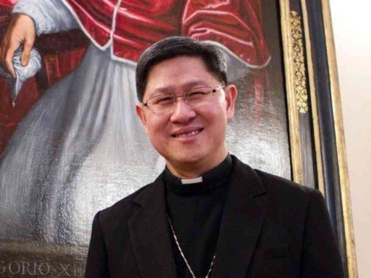 Tagle, cristiani chini sulle ferite del mondo