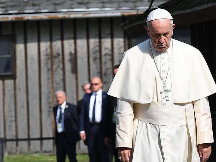 Gmg, Papa Francesco a Auschwitz\LIVE «Signore, perdona per tanta crudeltà»