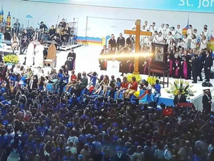 Memoria degli anziani, coraggio per il futuro: il saluto del Papa ai giovani volontari