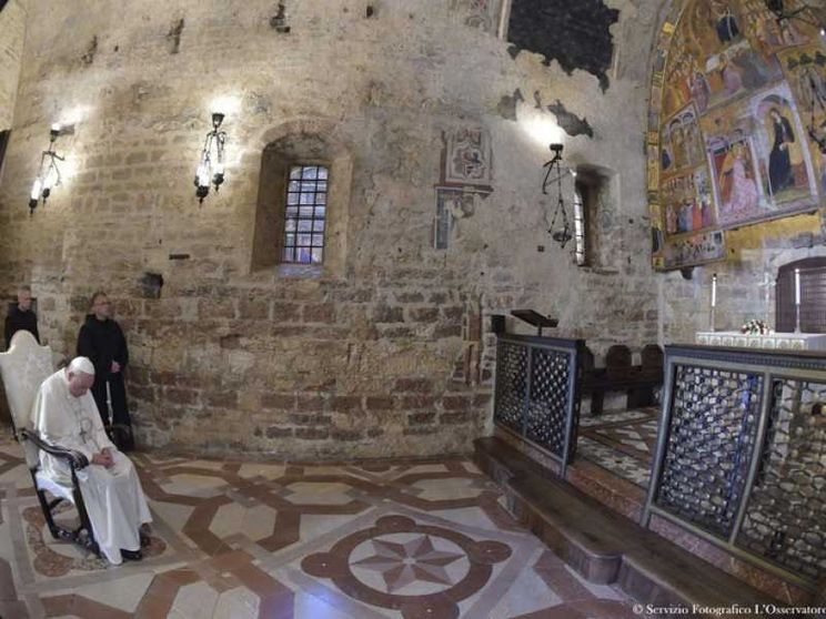 Assisi, il Papa: «Il mondo ha bisogno di perdono»