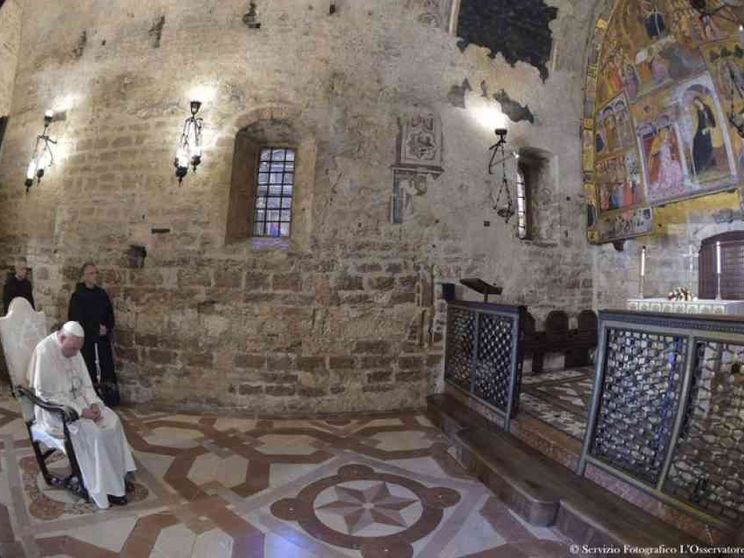 Assisi, il Papa: «Il mondo ha bisogno di perdono»