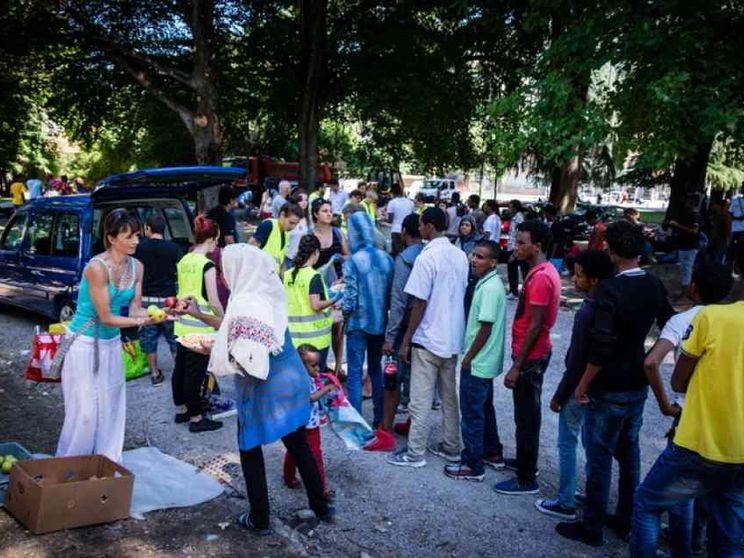 Como si mobilita per cinquecento migranti