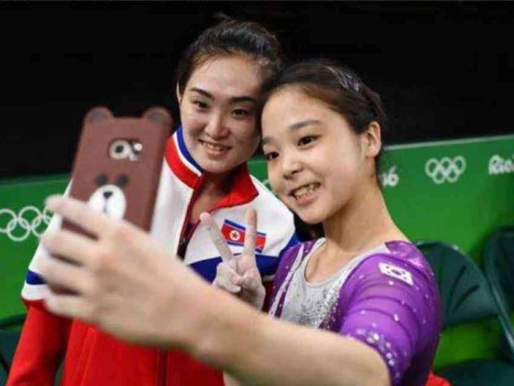 Le due Coree unite da un selfie