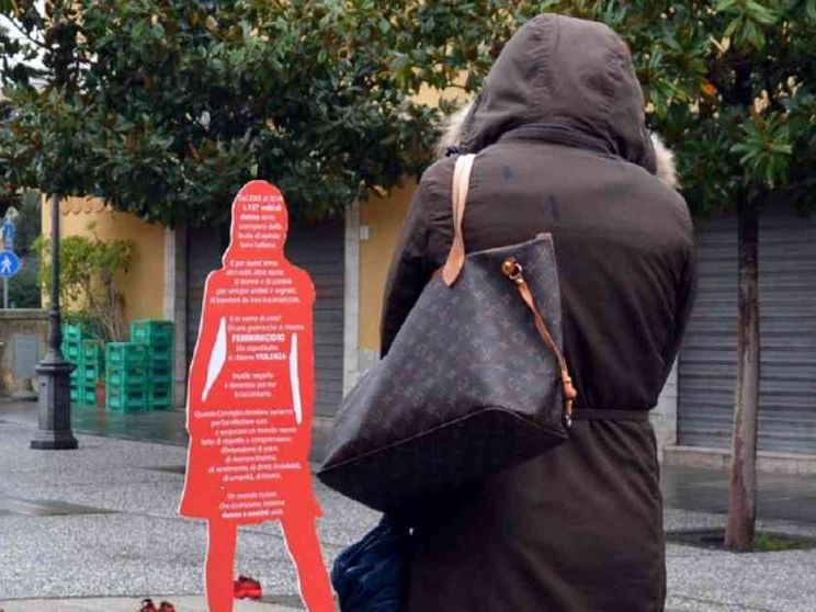 Calabria, a 14 anni schiava sessuale del clan