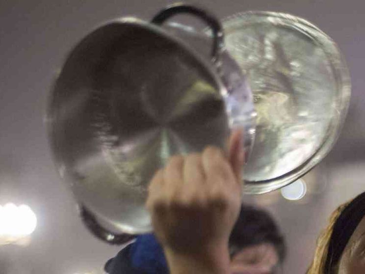 Argentina, la protesta delle pentole di zuppa