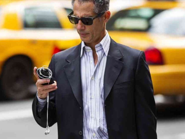 Stop al roaming nella Ue «Senza limiti» dal 2017