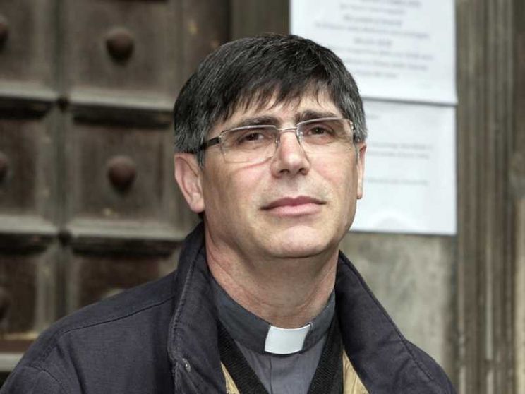 Un parroco, l'attesa sfinente di un lavoro... chi ascolta il grido di Giampiero?